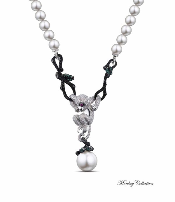 Diamond pendant necklace with pearl